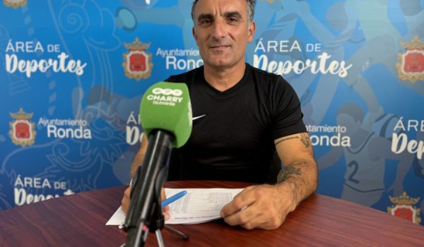 El delegado de Deportes, Bernardo Crespo, en rueda de prensa