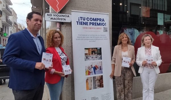De izquierda a derecha: Antonio Palma, Maite Rubio, María del Carmen Martínez, y Carmen Sánchez