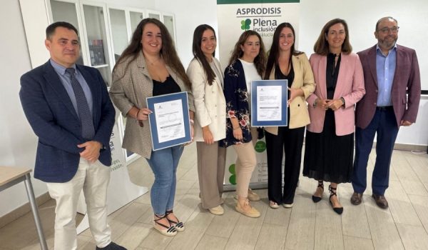 El acto de entrega de estos distintivos ha tenido lugar esta mañana en la sede de Fundación Asprodisis