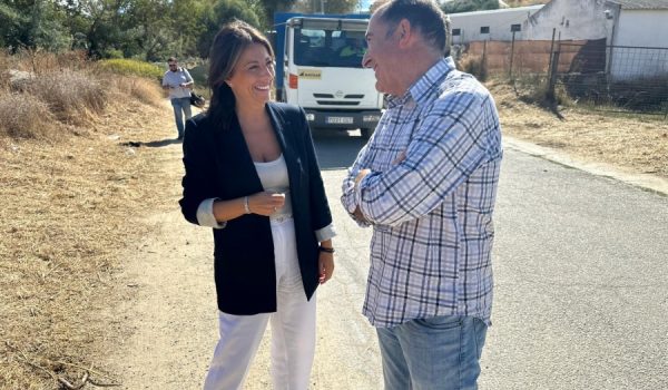 La alcaldesa de Ronda junto al delegado de Pedanías