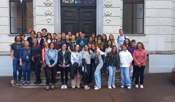 Foto de familia de los participantes en el proyecto