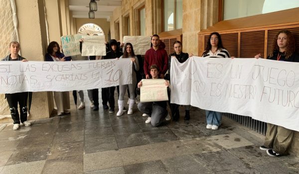 La concentración ha tenido lugar en la plaza de España