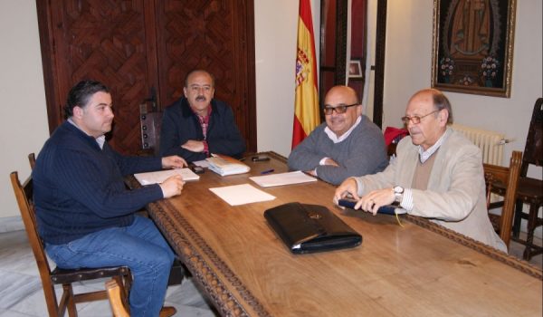 Integrantes de la comisión organizadora de la Real Feria de Mayo.