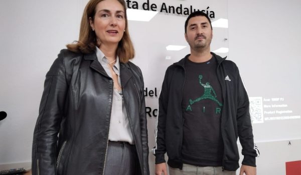 Cristina Durán, delegada de Igualdad y Óscar Rincón, responsable de Iguala.