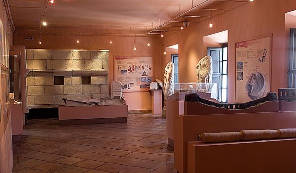 Esta actual de una de las salas del museo municipal