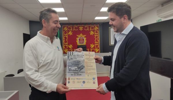 El Hermano Mayor de la Hermandad del Huerto, Paco Pérez, junto al delegado de Turismo, Ángel Martínez