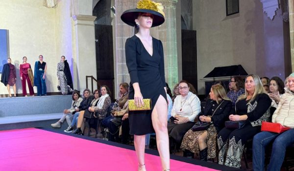 Una de las modelos que desfilaron en la tarde del viernes.