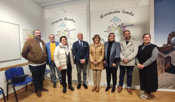 Representantes de la agrupación y algunos Hermanos Mayores han visitado las instalaciones de la entidad.