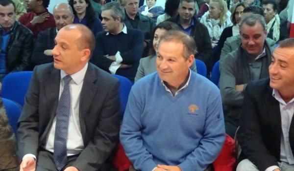 El Secretario General Local, Francisco Cañestro, junto al Alcalde, Antonio Mª Marín Lara, en la asamblea informativa del pasado sábado.