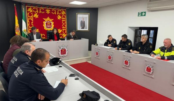 Estuvo presidida por la alcaldesa y en ella participaron representantes de los diferentes cuerpos y fuerzas de seguridad.