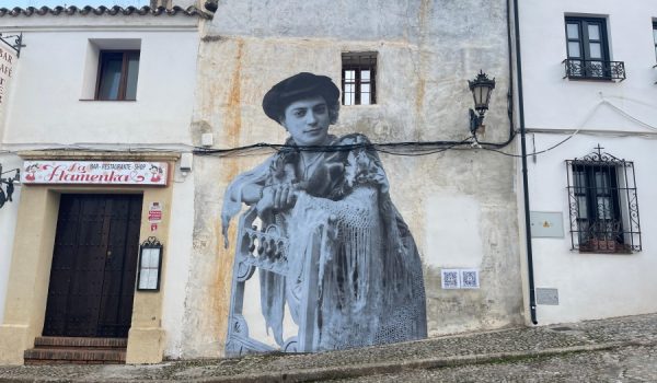 Paca Aguilera en la Cuesta de Santo Domingo.