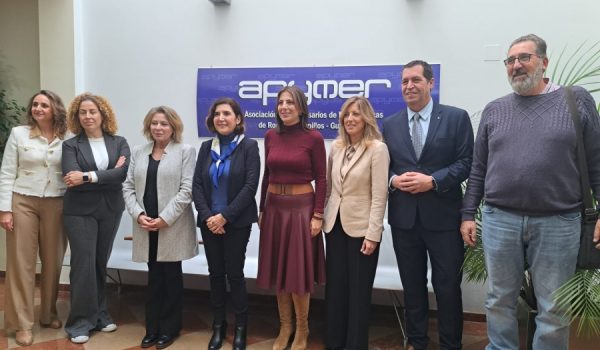 La consejera en su visita a APYMER