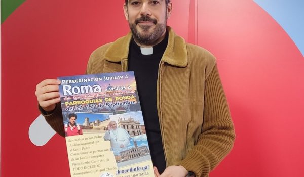 El vicario parroquial de varias congregaciones rondeñas, Miguel Chacón, en los estudios de Charry TV