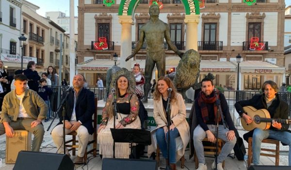 Zambomba Falmenkeria en la plaza del Socorro.