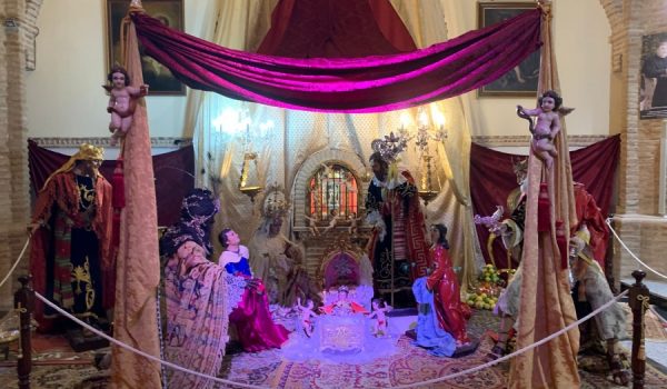 El Nacimiento Cofrade está cargado de diferentes simbologías que se van explicado a lo largo de la visita
