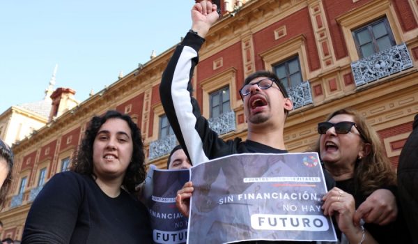 Usuarios de la entidad participaron el pasado día 3 en una concentración en Sevilla.