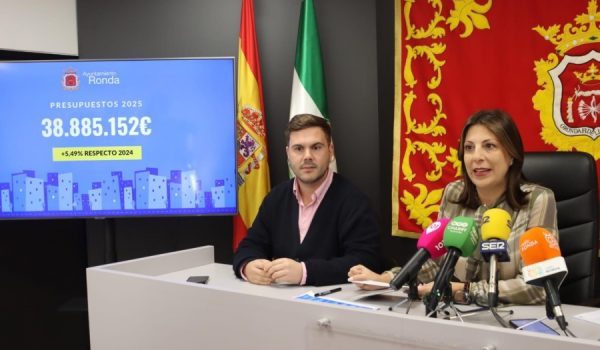La alcaldesa, María de la Paz Fernández, ha presentado el documento este mediodía