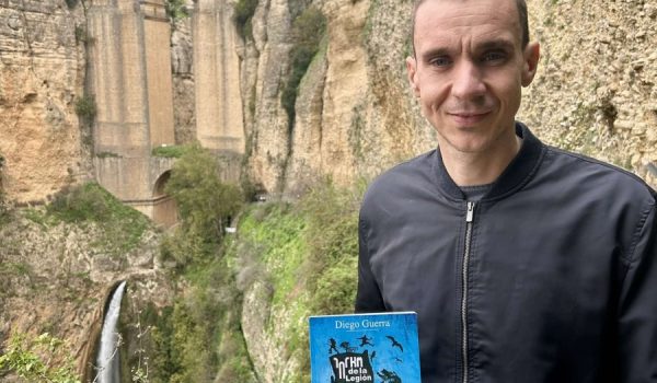 Su amor hacia la prueba deportiva ha hecho que realice una obra literaria que puede servir de utilidad para muchos futuros corredores