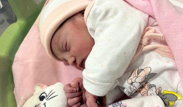 Sus padres son los Alba y Francisco, ambos naturales de Ronda.