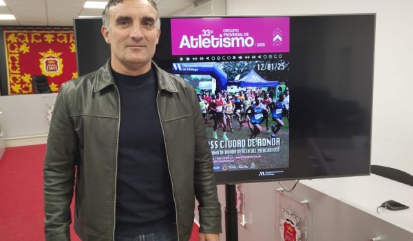 El delegado de Deportes, Bernardo Crespo, en rueda de prensa
