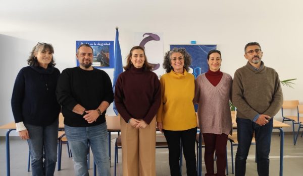 Los representantes de los centros escolares junto a Cristina Durán y Paloma Tosar