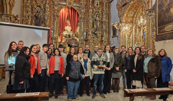 Al acto han acudido representantes de la Fundación Spínola, del centro educativo, así como responsables y usuarios de Fundación Asprodisis.