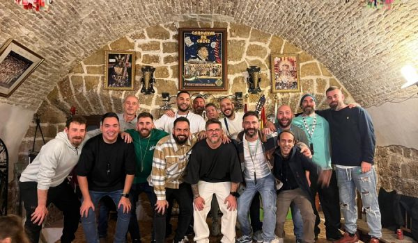 Foto de familia de la agrupación