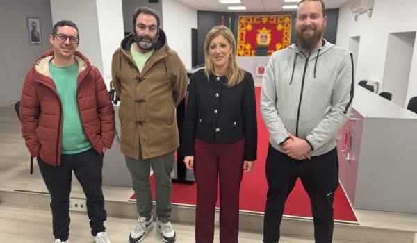 La delegada de PYMES junto a los representantes del sector hostelero