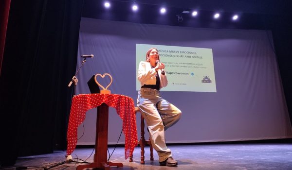 Isa Duque en el Teatro Vicente Espinel.