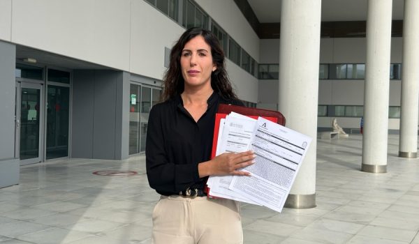 Tenorio ha convocado este viernes a la prensa junto a la entrada principal del hospital de Ronda.