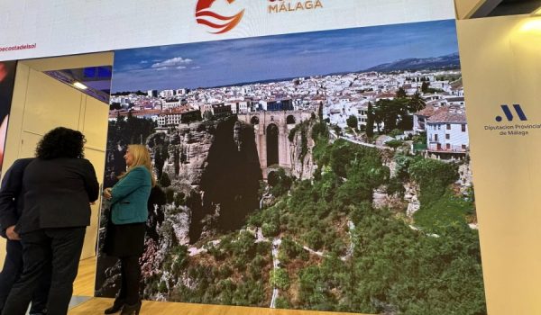 Los paneles del stand de Costa del Sol en la ITB 2025 han mostrado imágenes de la ciudad.