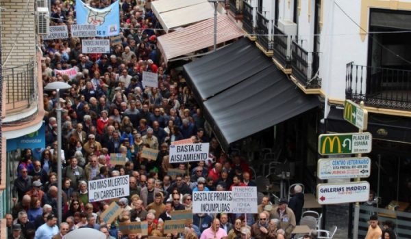Cabecera de la manifestación convocada el 29 de abril de 2018 por la Plataforma Autovía Ronda Ya.