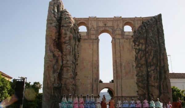 El municipio de los Barrios ha querido brindar este homenaje a la Ciudad del Tajo.