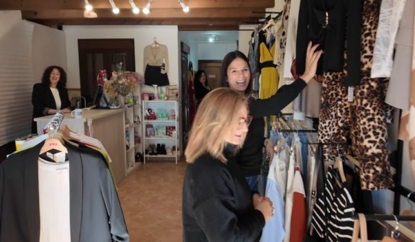 Nieves Montes abrió las puertas de esta pequeña tienda hace tres años en la Avenida Andalucía.