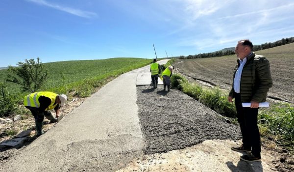 En unos días finalizarán los trabajos en este camino de Los Villalones, en el que se ha actuado por tramos.