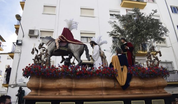 La salida procesional ha tenido lugar a las 17:30 horas.