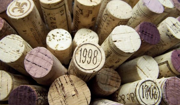 Tapones de corcho utilizados en botellas de vino.