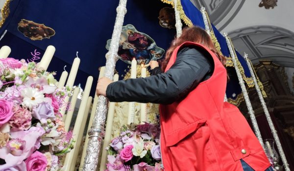La asamblea local de Cruz Roja ha encendido una de las velas