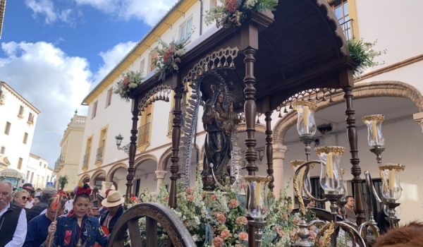 El rezo del ángelus y la santa misa de llegada a su ermita llenaron de devoción el camino