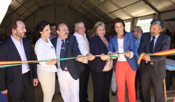 La inauguración ha tenido lugar a las 13:30 horas, aproximadamente.