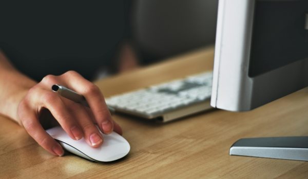 Los demandantes de empleo han disminuido en 182 personas