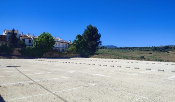 Sólo estará permitido el estacionamiento de turismos.