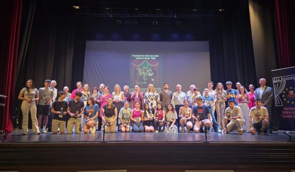 Foto de familia de los premiados