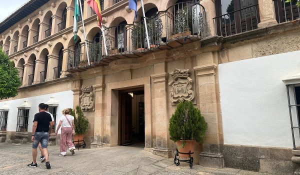 Los seleccionados cubrirán vacantes temporales de personal.