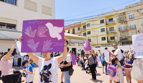 El centro convocó una concentración en repulsa de lo sucedido