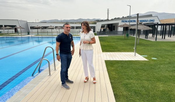 Fernández ha visitado las instalaciones junto al concejal de Deportes.