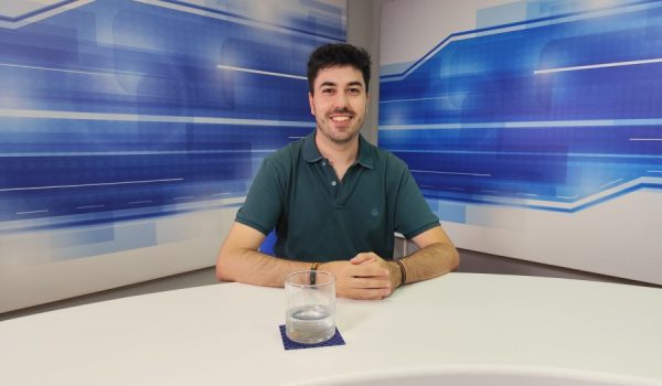 Salvador Orozco en el plató de Charry TV