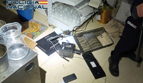 Según los hechos denunciados, se hizo con un botín de 259 euros