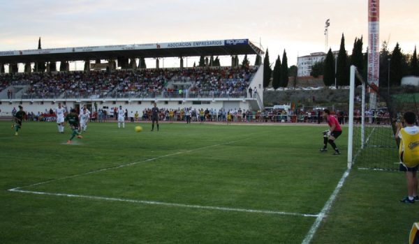 El bético Pozuelo marcó de penalti el primer gol.