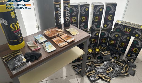 Los detenidos mostraban una actitud nerviosa ante la presencia policial